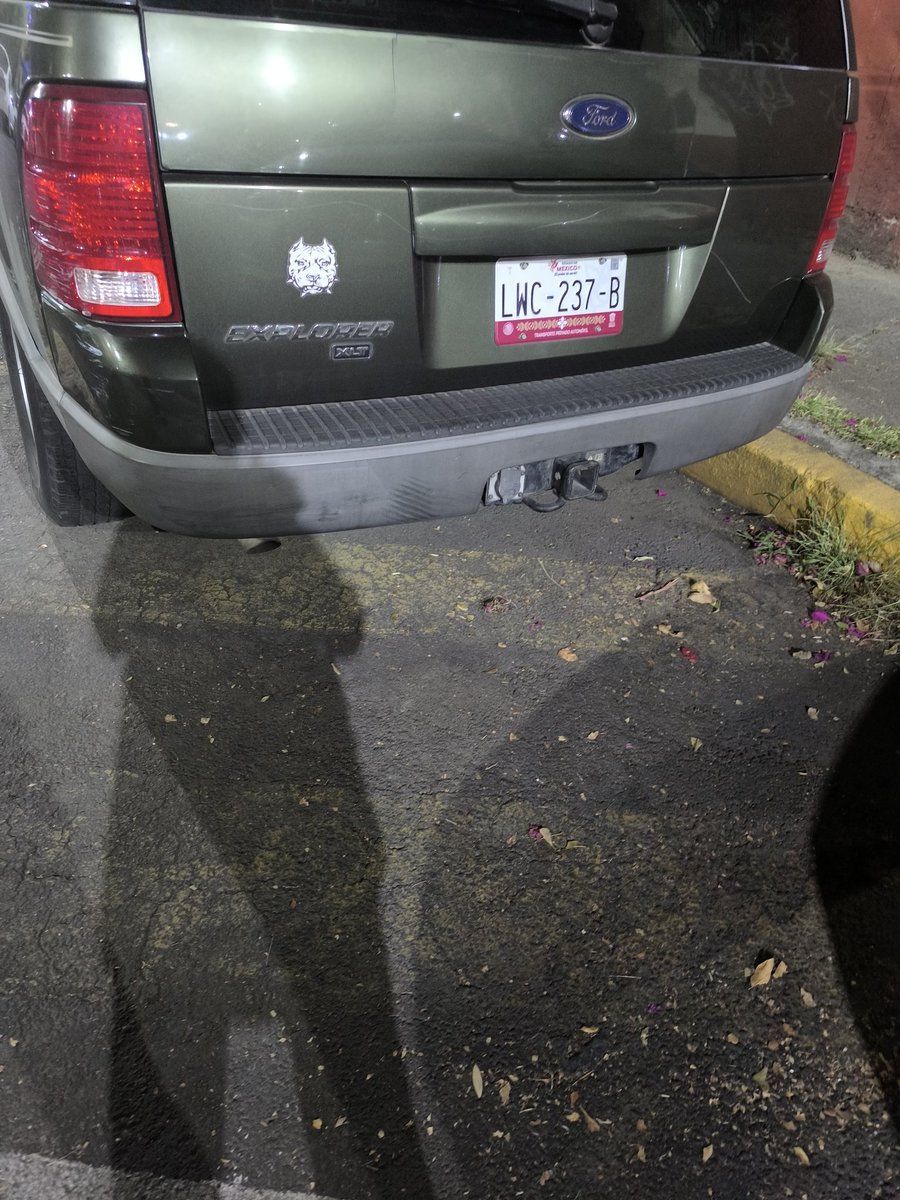 cis_susana's tweet photo. automóviles en segunda fila, bloqueando a los autos estacionados, porque  como son sus "lugares" no permiten que salgan, @UCS_GCDMX @SSC_CDMX #transitocdmx  se solicita ayuda a tránsito en campo encantado #561,curva san Isidro, delegación Azcapotzalco @AzcapotzalcoMx 
@PabloVazC https://t.co/wXILNhH0mT