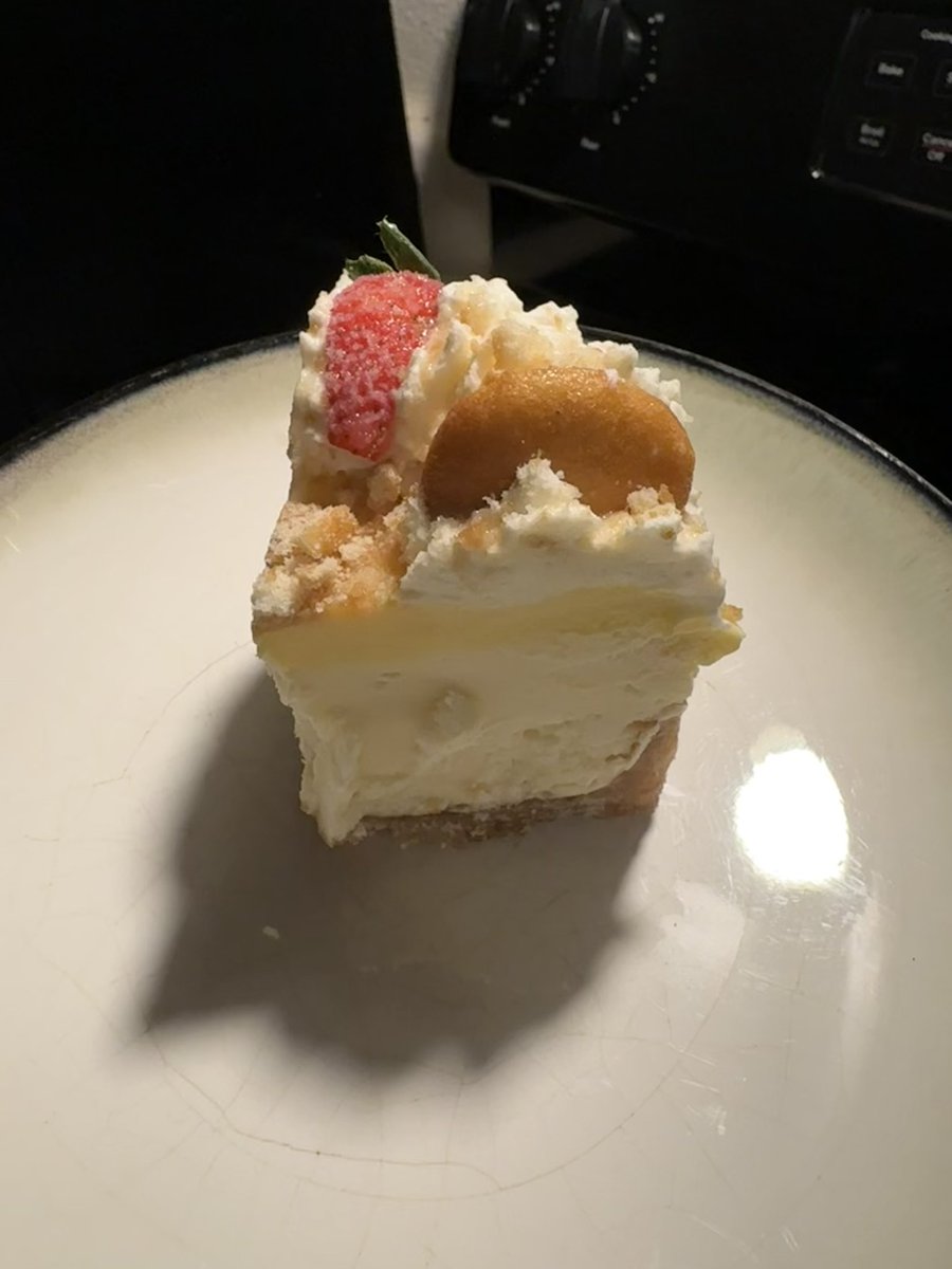 briaananax's tweet image. let my cheesecake freeze &amp;amp; then ate some, the mini slices so cute lol

&amp;amp; its so good 🥰 i did really like the pudding but im fucking with the cheesecake version more