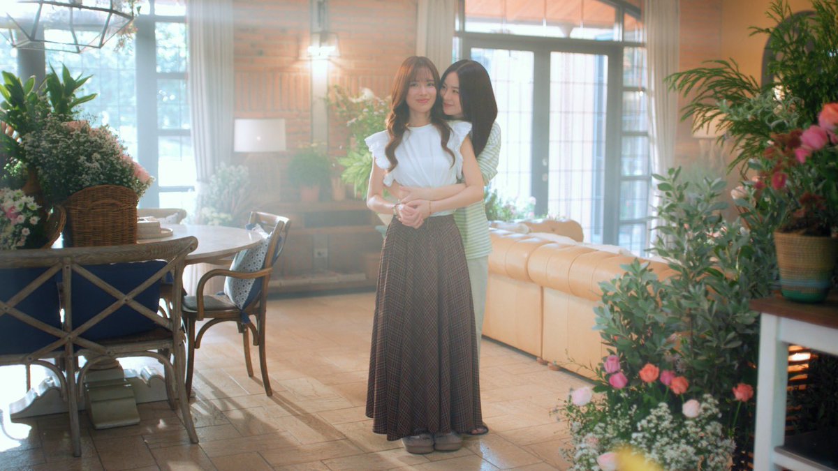 THE EARTH Q26 SHOOTING
#วิวาห์ปฐพีคิว26

ถ่ายทำใกล้เสร็จแล้ววววววว!!!
เจ๊นี่มือสั่น ใจสั่น ขาสั่นหมดแล้วค่ะ!!! 🤣💗✨

พี่ติ๊กบอกเองเลยว่า “ต้นปีได้ดูแน่นอน”
โอ้โห!!!! แค่ได้ยินประโยคนี้เจ๊ก็แทบจะเปิดแชมเปญฉลองแล้วค่ะ!! 🎉🍾🔥

ตื่นเต้นยิ่งกว่าแคมเปญ 11.11