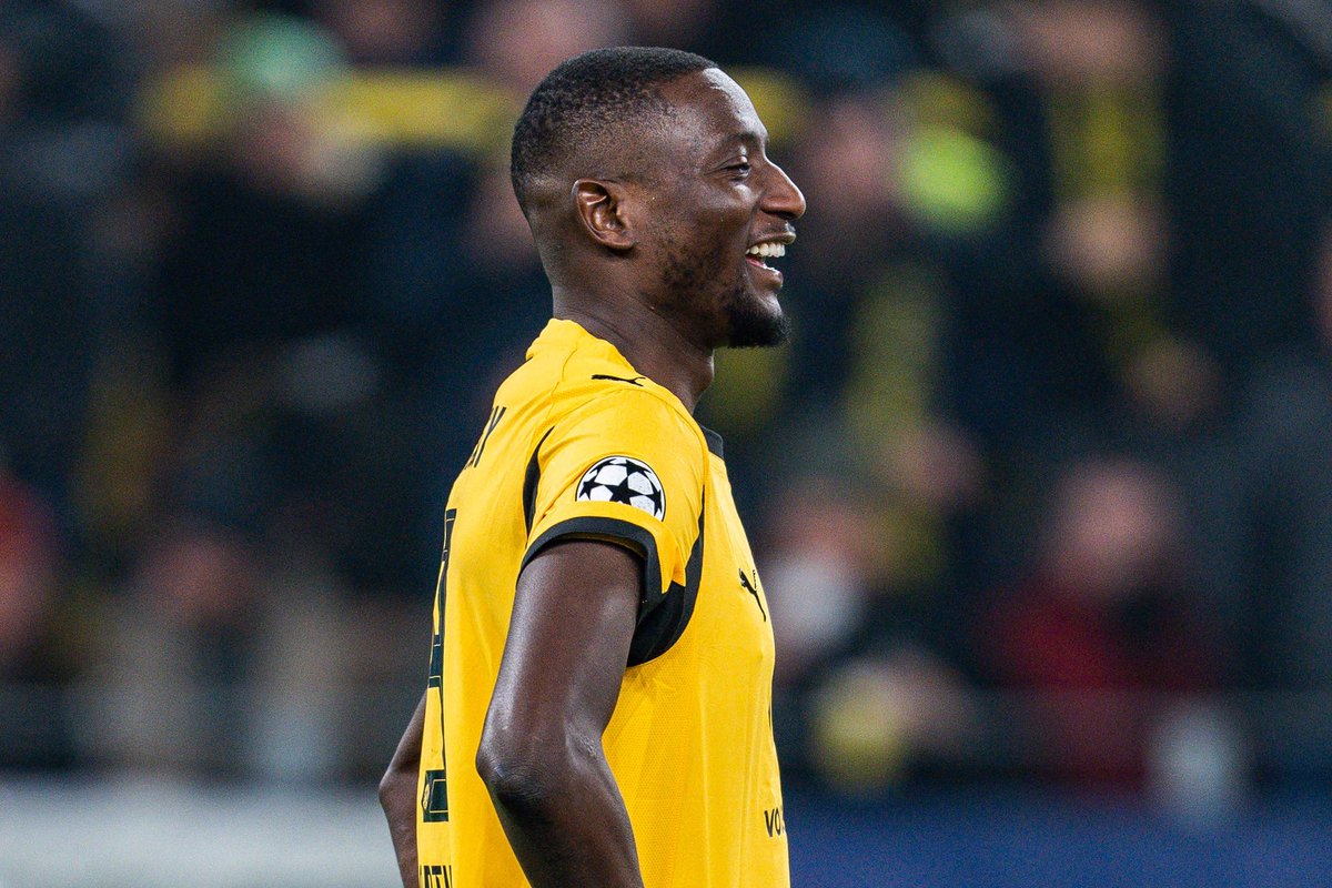 Plettigoal's tweet photo. 🚨👀 Serhou #Guirassy is one to watch for the summer, as he could leave Borussia Dortmund.

29 y/o top striker is understood to have a release clause that should be at “only” around €50 million. It applies to seven top clubs: Real Madrid, Barcelona, Manchester City, Liverpool, Chelsea, Arsenal and Manchester United. #MUFC

@berger_pj | @SkySportDE 🇬🇳