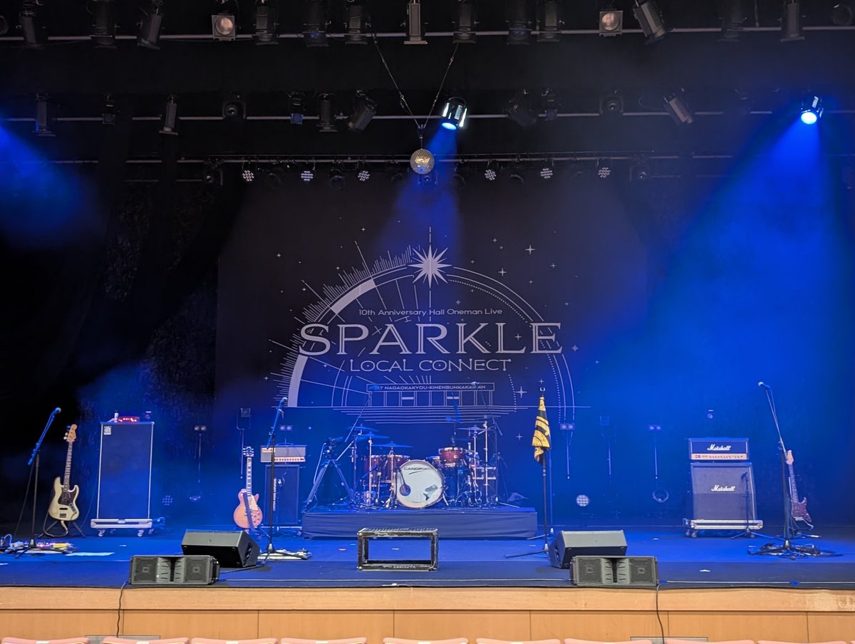 SachikoS0620's tweet image. 今日はここ🎶

　　長岡京記念文化会館
　　　LOCALCONNECT
　　初ホールワンマンライブ

フロアには今までのローコネの歴史が所狭しと飾られている🥹

大変な時も乗り越えて歌い続けてくれてありがとう✨✨✨
今日は大切に大切に受け取りたいと思います🎶
#LOCALCONNECT
#SPARKLE