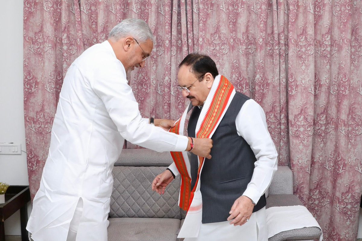 BhanubenMLA's tweet image. પ્રદેશ અધ્યક્ષ શ્રી @MLAJagdish જીએ આજે વડોદરા ખાતે ભારતીય જનતા પાર્ટીના રાષ્ટ્રીય અધ્યક્ષ અને કેન્દ્રીય મંત્રી આદરણીય શ્રી @JPNadda જી સાથે મુલાકાત કરી, તેમનું ઉષ્માભર્યું સ્વાગત-અભિવાદન કર્યું.