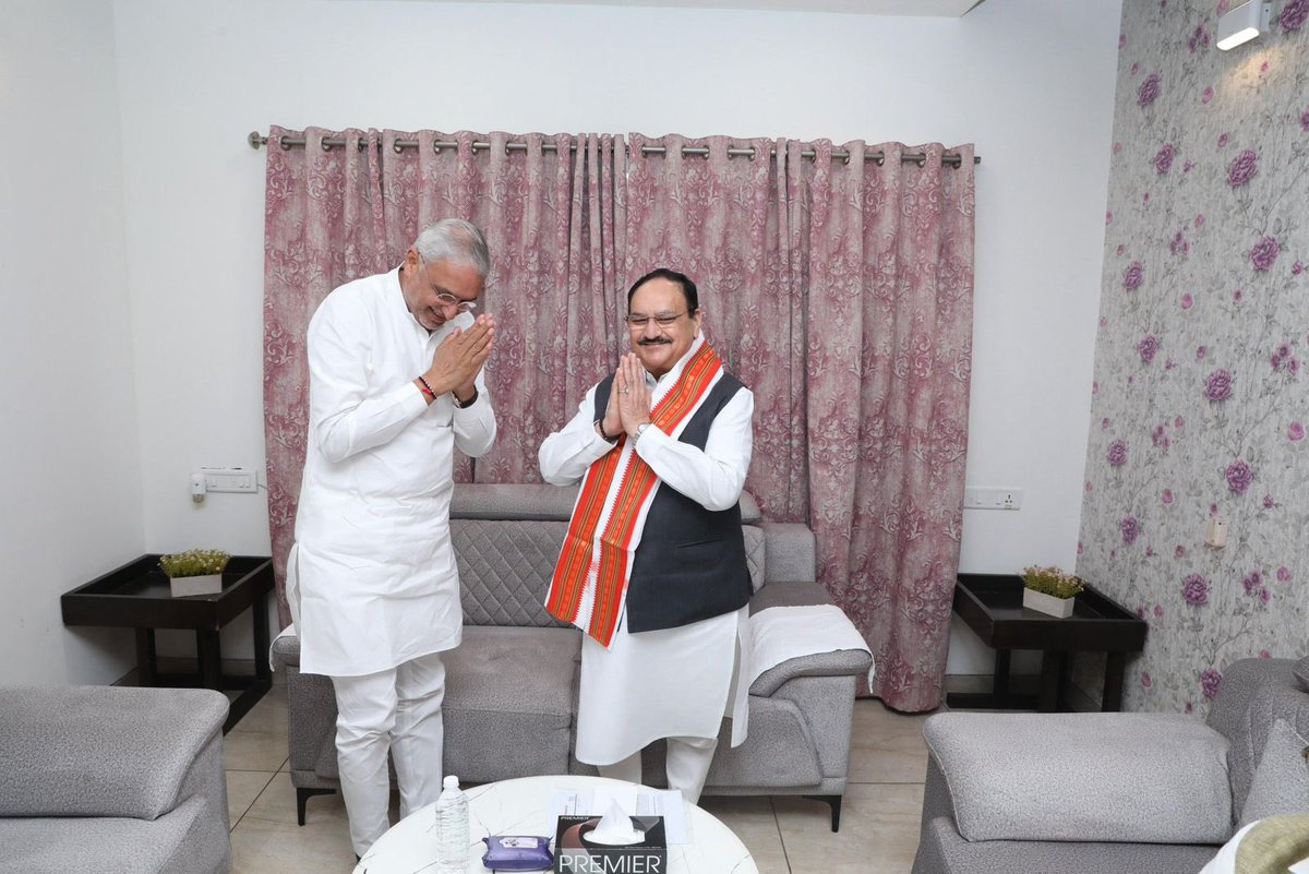 BhanubenMLA's tweet image. પ્રદેશ અધ્યક્ષ શ્રી @MLAJagdish જીએ આજે વડોદરા ખાતે ભારતીય જનતા પાર્ટીના રાષ્ટ્રીય અધ્યક્ષ અને કેન્દ્રીય મંત્રી આદરણીય શ્રી @JPNadda જી સાથે મુલાકાત કરી, તેમનું ઉષ્માભર્યું સ્વાગત-અભિવાદન કર્યું.