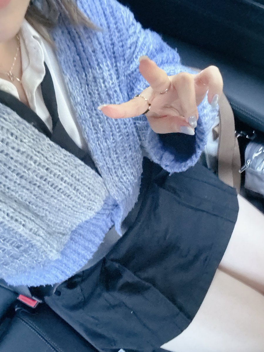Still on my way🥲 if I get to actually go in (forgot to bring my ID)
this is what I’m wearing🥹 uniform inspired🥹👍