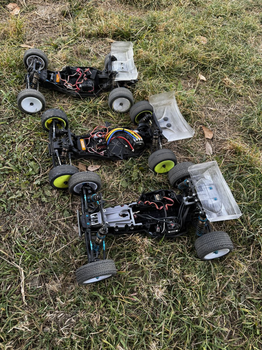 RC56522's tweet photo. 秋ヶ瀬プラクティス💨
#ラジコン
#tamiya
#タミヤ
#yokomo
#associated
#アソシ
#dt04
#ro10
#rb10 https://t.co/qEoQFo2A2h