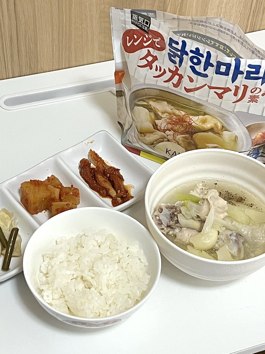 25.11.29✏️👩‍🍳

- 닭한마리

칼디에서 닭한마리 육수만 있는 거 매번 볼 때마다 궁금해서 살까 말까 고민하다가 사서 해 먹어봤는데 이거 너무 괜찮아서 다음에 또 사먹을 생각! !