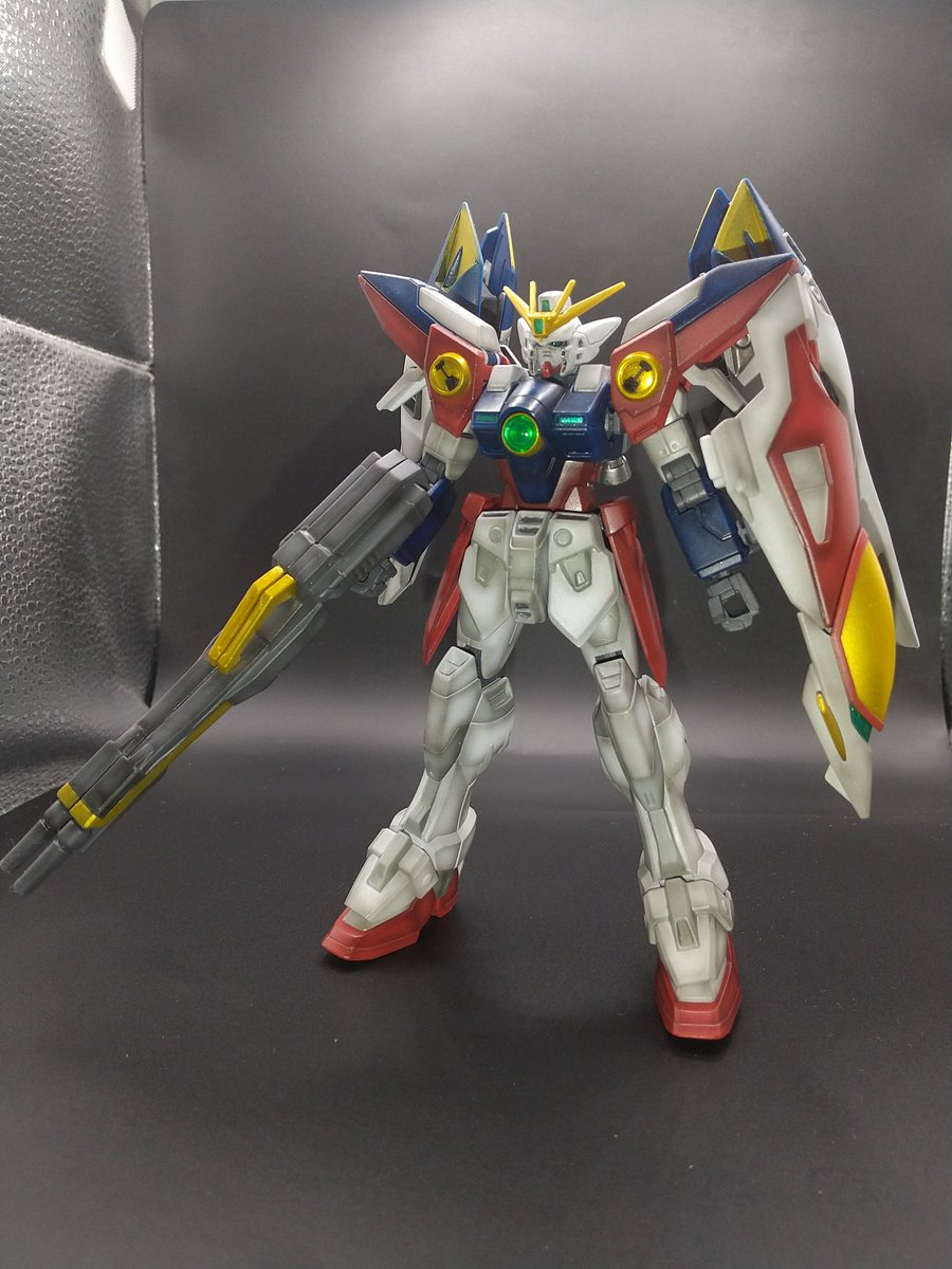 HGACウイングガンダムゼロ完成しました。ウイング部分とツインバスターライフルを若干延長し、マシンキャノンカバーの開閉ギミック加工、フェイスラインをほんの少しいじりました。自分のイメージするウイングゼロを作成できたと思います。
#ガンダムW_30th 
#ウイングガンダムゼロ
#ガンプラ