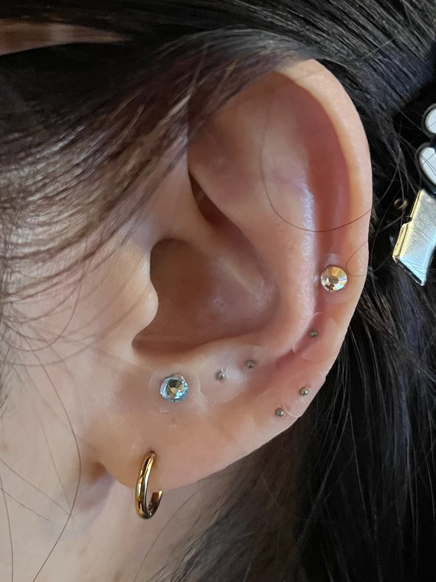 pandas_gun's tweet image. 何も言わなくても耳ツボジュエリーもおいりも配慮される🤣