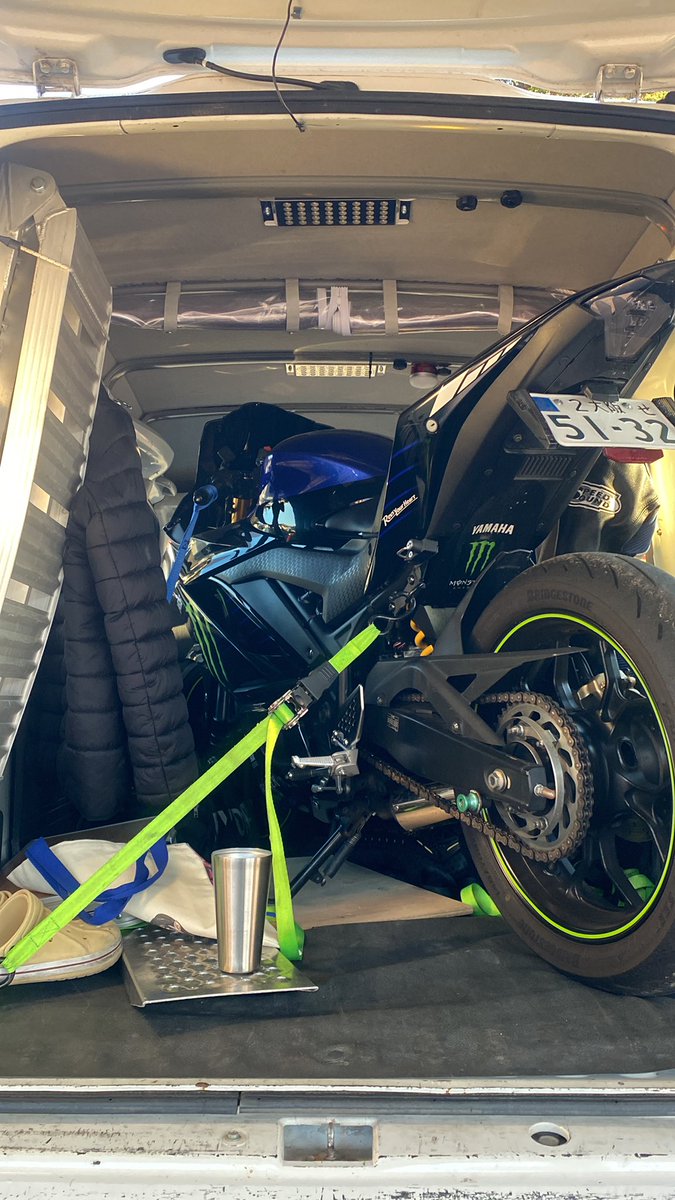 600rr_r25's tweet photo. 今日は
#ゆめフワ走行会
鈴鹿ツインサーキット！
こける事無く走れた🏍️
楽しかった。 https://t.co/3PuiAIe5Um
