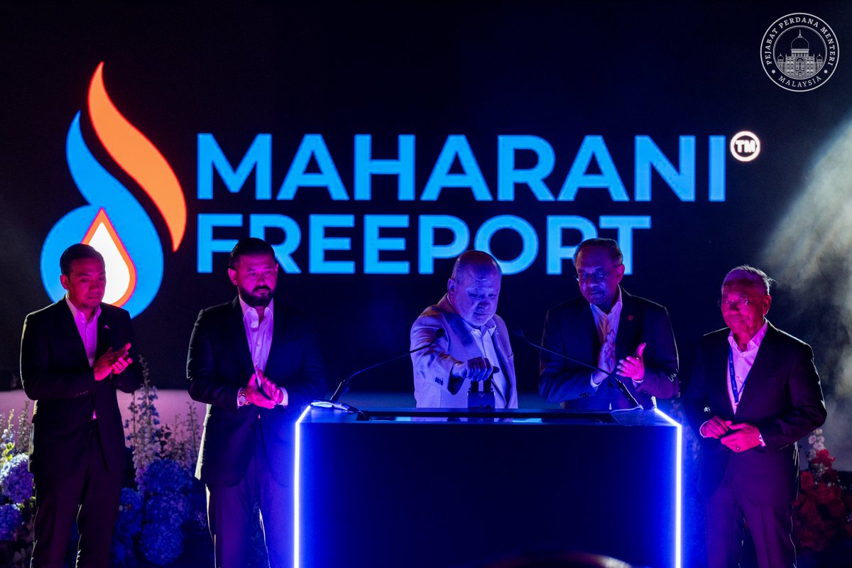 anwaribrahim's tweet image. Mengiringi KDYMM SPB Yang di-Pertuan Agong Sultan Ibrahim yang telah berkenan mencemar duli merasmikan Maharani Freeport, sebuah lagi pembangunan diyakini bakal merancakkan semula denyut nadi ekonomi Muar khususnya, dan Malaysia keseluruhannya.

Pelabuhan Bebas yang diterajui…