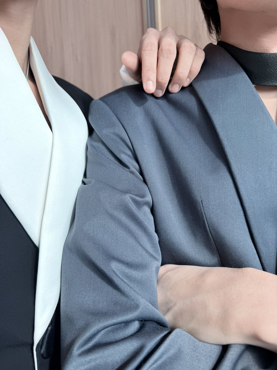 Chamook1919's tweet image. พี่ชาววีจะใส่สูทมาทำไหม #KengNamping1stFMInMacau