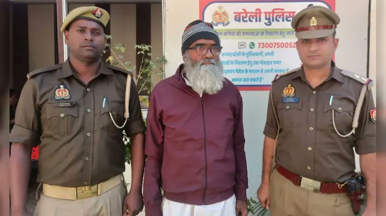 Deepeshpatel87's tweet image. 36 सालों बाद पकड़ाया अब्दुल रहीम, जो प्रदीप सक्सेना था भाई की हत्या में जेल गया पैरोल पर फरार हो गया था !!

खबर यूपी के बरेली से है जिसे सुन कर हैरान हो जाएंगे।

दरअसल प्रदीप सक्सेना ने 1987 में अपने भाई की हत्या की और उसे 1989 में जेल भेज दिया गया था। लेकिन कुछ समय बाद पैरोल पर…