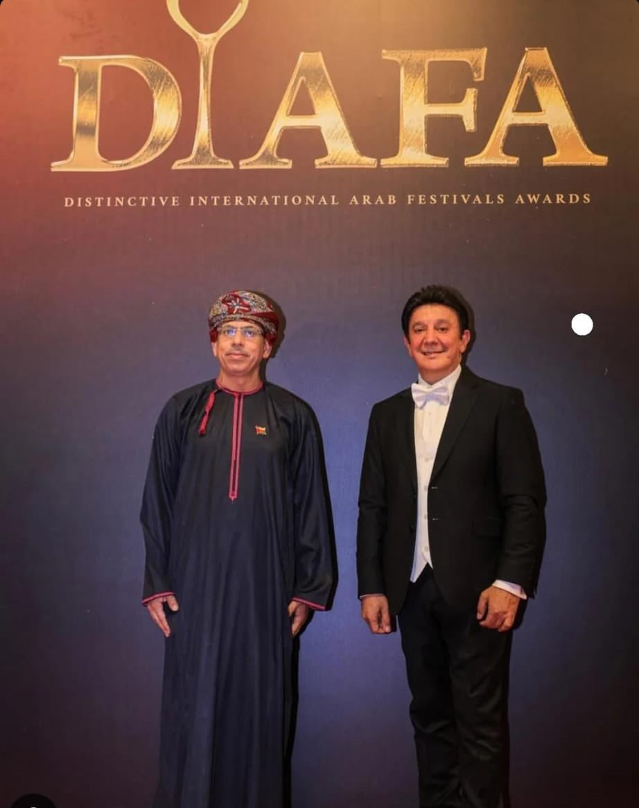 الدكتور عبدالمنعم بن منصور الحسني يحصل على جائزة الإنجاز مدى الحياة من مهرجان ضيافة الدولي 2025م عن مجمل أعماله في المجالات الثقافية والإعلامية.