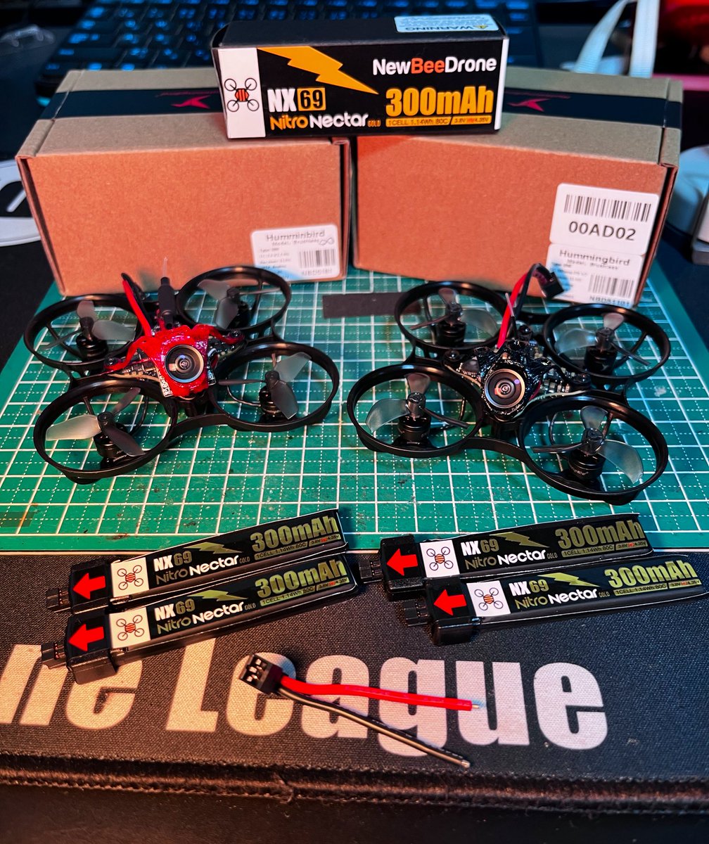 walkunaikera's tweet image. #newbeedrone NitroNectar使ってみようと思います！

NX69コネクターのピッグテールなんて無い！と思ったらバッテリーに1本同梱されてる親切仕様で、すぐ使えそう😋