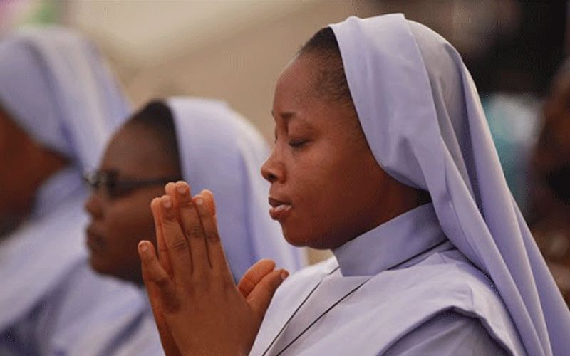 AlexSamoja's tweet image. Sema mwanamke kuwa Jobless ni kujitakia tu, Imagine Wewe mwanamke ungeamua kuwa Mtawa (Nun) saa hivi si ungekuwa na kazi wewe, Ulishawahi kuona Wapi Mtawa/Sister Jobless, Wote wako kwenye Taasisi kubwa kubwa, 
Afu pia hakuna  Heartbreak ni furaha tu, mnafeli wapi Dada zangu ✍️🙄