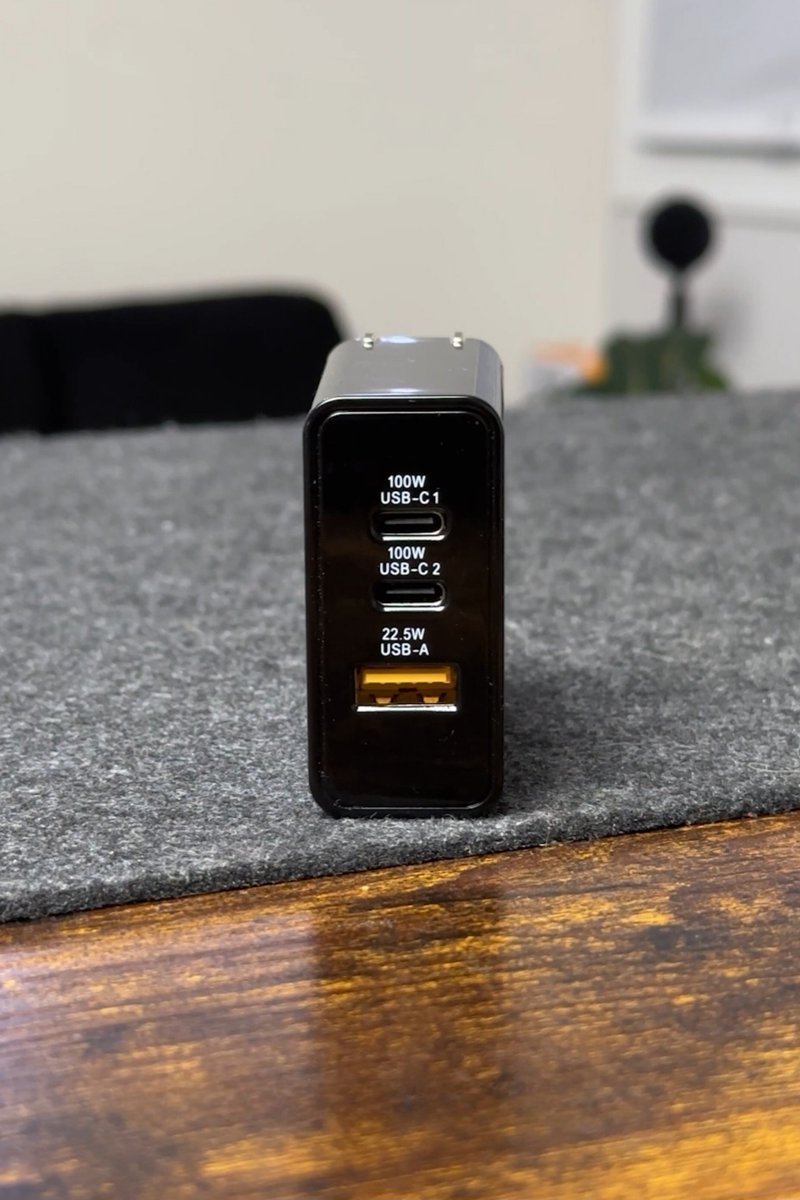 chargeasap's tweet image. Tired of fighting over outlets? What if your charger played nice with everyone? 🔌🤝

Grab your Omega 100W now while we're still on sale!🛒
.
.
.
.
.
#mobilecharger #travelgadgets #techsavvy #iphone17 #samsung #phonecharger #techdaily #BlackFriday