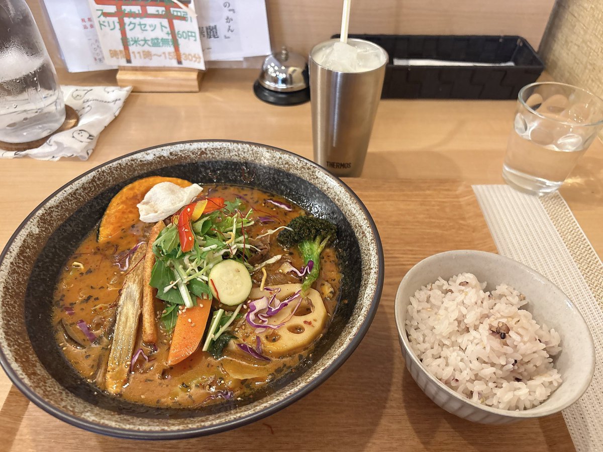minako_suga's tweet photo. 高校からの友達と美味しいスープカレー頂きました✨
ジンギスカンスープカレー🐑美味しすぎ🤤 今回激辛の黄泉だったので次は鬼辛の冥界行きます🔥
#freespice https://t.co/2zYxmavRBg