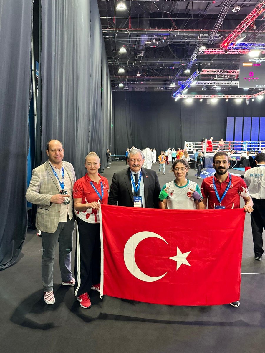 Birleşik Arap Emirlikleri’nde devam eden Dünya Büyükler Kick Boks  Şampiyonası’nda Sporcumuz  Betül Zararsız, İngiliz rakibini yenerek 55 Kg Light Contact Dünya Şampiyonu olmuştur.

<a href="/OA_BAK/">Dr. Osman Aşkın Bak</a>  <a href="/hamzayerlikaya/">Hamza Yerlikaya 🇹🇷</a> <a href="/gencliksporbak/">Gençlik ve Spor Bakanlığı 🇹🇷</a> <a href="/GSBsporgm/">Spor Hizmetleri Genel Müdürlüğü</a> <a href="/TeamTurkiye/">Team Türkiye</a> <a href="/trtsporyildiz/">TRT Spor Yıldız</a> <a href="/lutfullahgoktas/">Lutfullah Goktas</a>