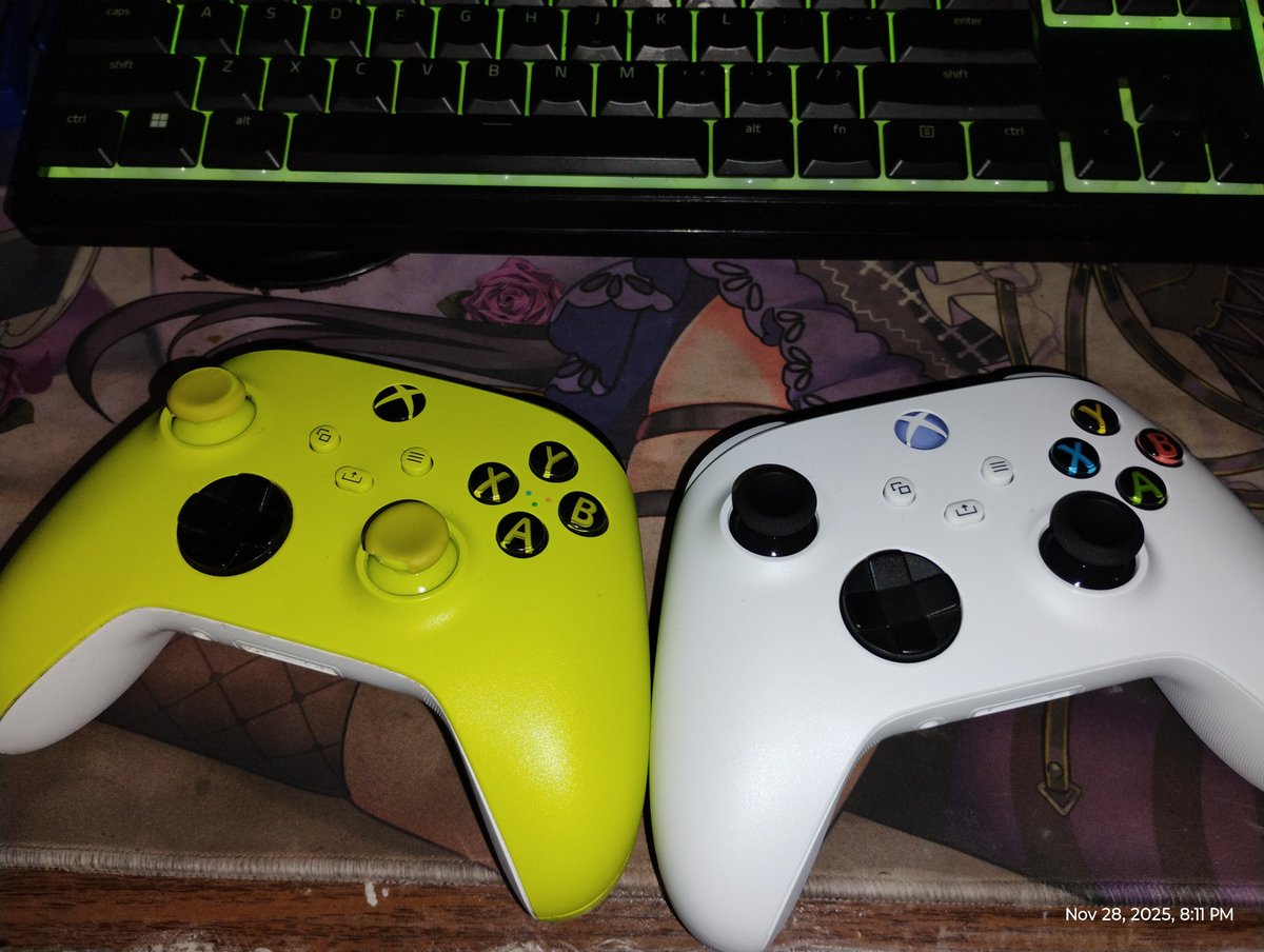 Cake_Kee_'s tweet image. Just got done . Bluetooth my Xbox controller to my PC .
 And now it works 
.
.. ok let&apos;s gave apex 
 A try on  PC  
💯.
 #xboxcontroller