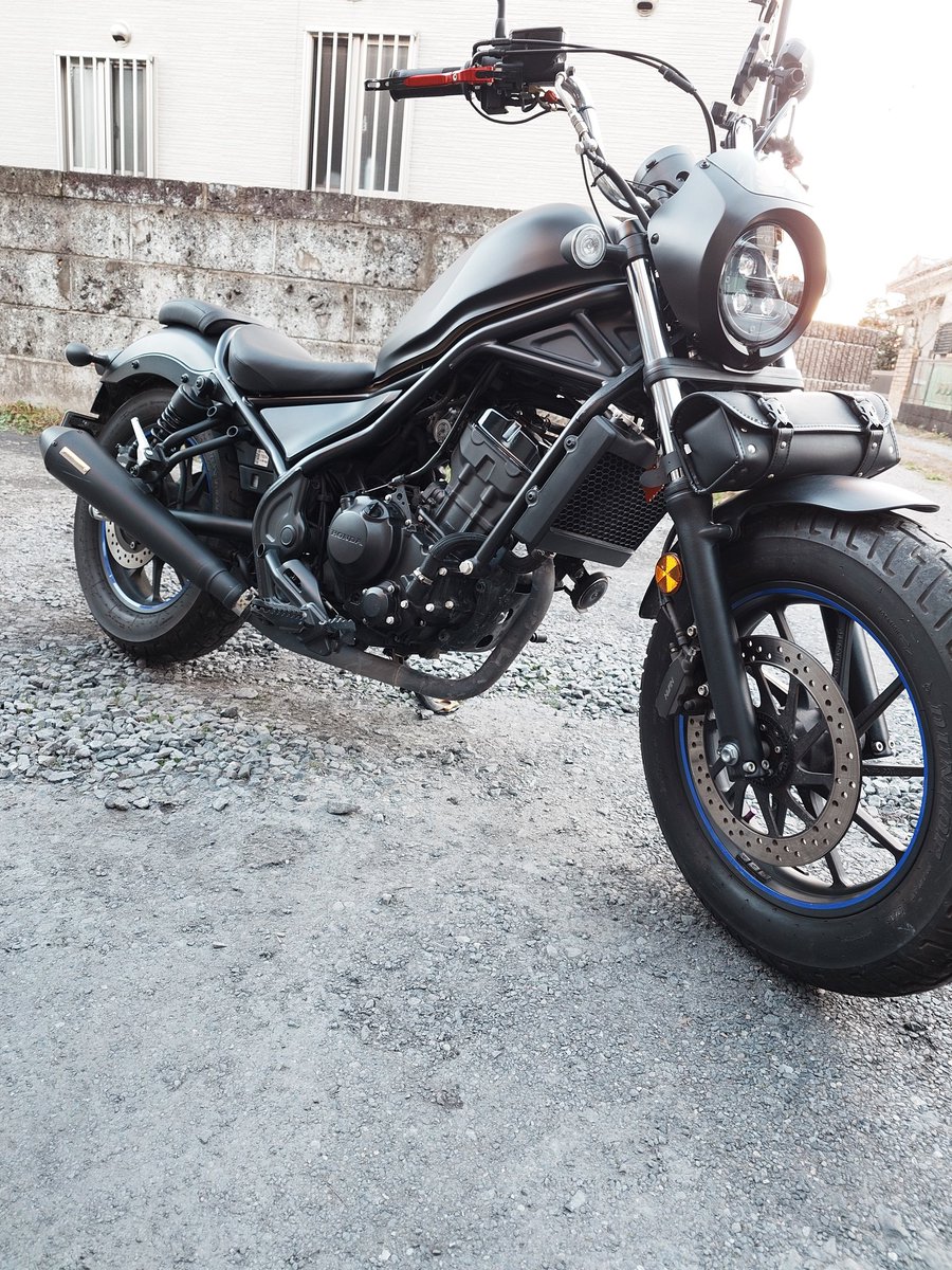 やっとリムステッカー貼った！
今度はシーシーバーだ！