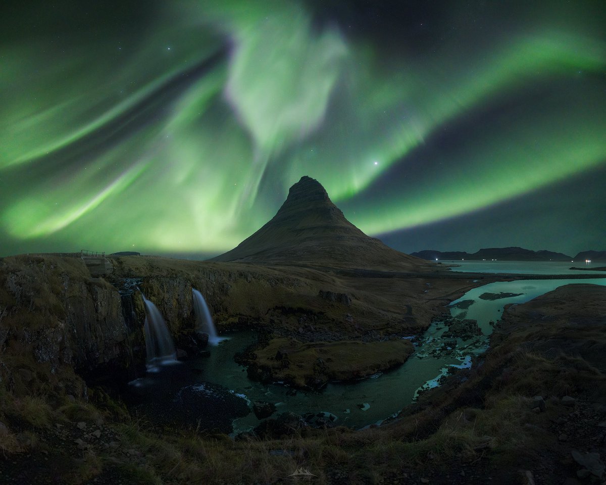 HugoVP55's tweet image. Otra noche bajo un cielo verde en Islandia