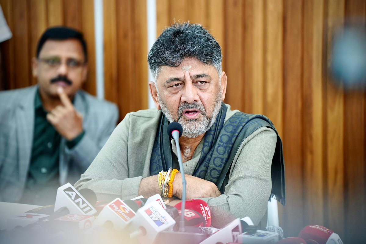 DKShivakumar's tweet image. We abide by the High Command.

Today, I and the Hon’ble Chief Minister had a breakfast meeting. The CM will be coming to my house for lunch or dinner in the next few days as well.
We have joined together and worked together. The workers of the state have supported us, and the…
