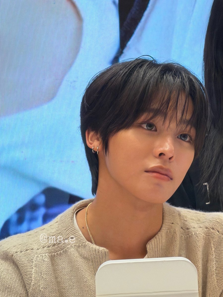 overtheshiii's tweet image. oh shit