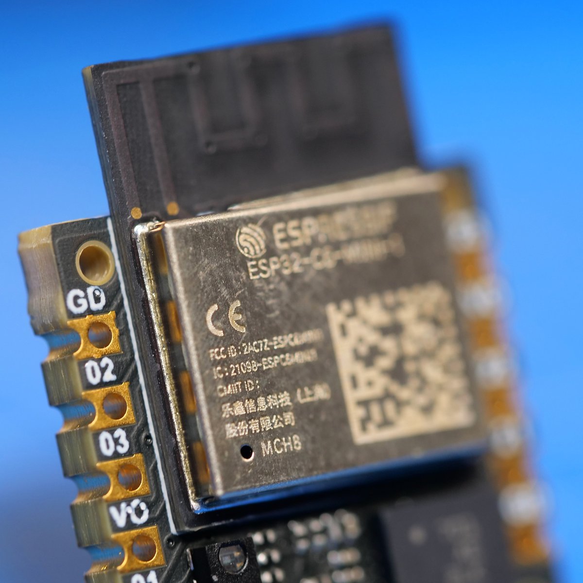 microbots_io's tweet image. We’ve been working on a new CodeCell design which features the all-new #ESP32C6 with 8MB flash, unlocking smarter new capabilities!
📦 Shipping starts in a few days
🔔 microbots.io/codecellc6