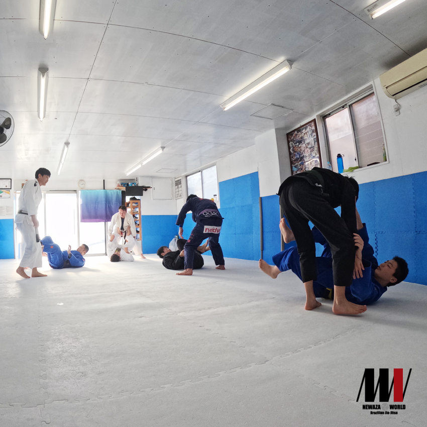 NewazaWorld's tweet photo. 2025/11/23(日)大賀幹夫出張セミナー@ School of Jiujitsu
#柔術上達論 #大賀幹夫 #MikioOga #ねわざワールド
#newazaworld #大賀道場 #jiujitsu #柔術 #ブラジリアン柔術 #bjj #brazillianjiujitsu #mma #nogi #grappling #グラップリング #格闘技 #総合格闘技 https://t.co/iiTphZnCQx