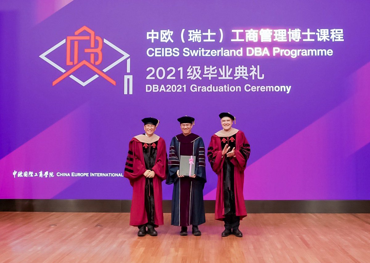 OnicekHe's tweet photo. Today marks the graduation ceremony of the inaugural CEIBS DBA — Doctor of Business Administration — cohort. I’m deeply grateful to my two supervisors, Professor Ke and Professor Che, for their guidance over the past four years, and to my family, professors, and friends for their constant support along the way.
Each graduate was invited to leave a short message. Mine was: “Return to truth, illuminate without dazzling.” It captures everything I feel at this moment.
CEIBS has been a long journey for me — EMBA in 2015, FOP in 2018, and now my third program. During this period, I also completed my fifth book, Becoming a DBA: The Academic Path for Entrepreneurs, and I’m especially thankful to Dean Wang for writing the preface despite his busy schedule.
Our inaugural DBA cohort achieved an 89% graduation rate — no small feat — thanks to the school’s tremendous resources and commitment. My sincere appreciation to the CEIBS leadership team and the DBA Program Office. Looking forward to seeing the CEIBS DBA program grow even stronger in the years ahead.