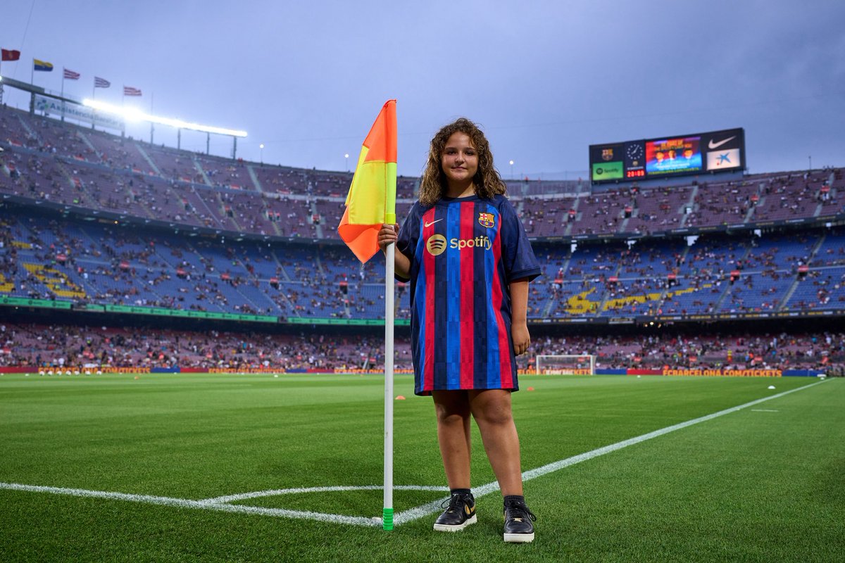 Com el teu equip,el mateix dia,per molt anys Montse!!💙❤️💙❤️