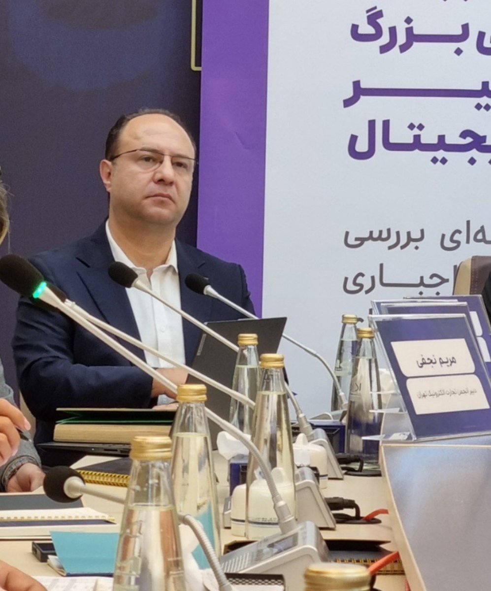 مدیرعامل اسنپ: بحث اختیاری بودن طرح بیمه به اجبار تبدیل شده است/ تبعات این طرح می‌تواند آسیب‌زا باشد

🔸️ محمد خلج  <a href="/mokhalaj/">Mohammad Khalaj</a> در جریان نشست خبری ابعاد بیمه اجباری رانندگان تاکسی‌های اینترنتی:

رانندگان بازنشسته ما به اجبار باید این بیمه را پرداخت کنند و مستمری آنها هم قطع می