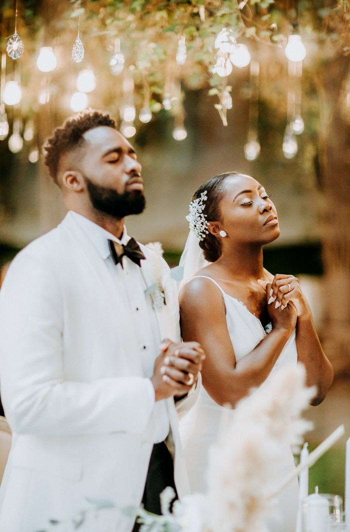 visionarydhp256's tweet photo. Having a spiritual covering in your marriage is a very, very important thing in marriage. That's why some of us never comprised the altar we say our vows from for the sake of our parents.
#dhpshortnotes https://t.co/vBdGGbUoFN