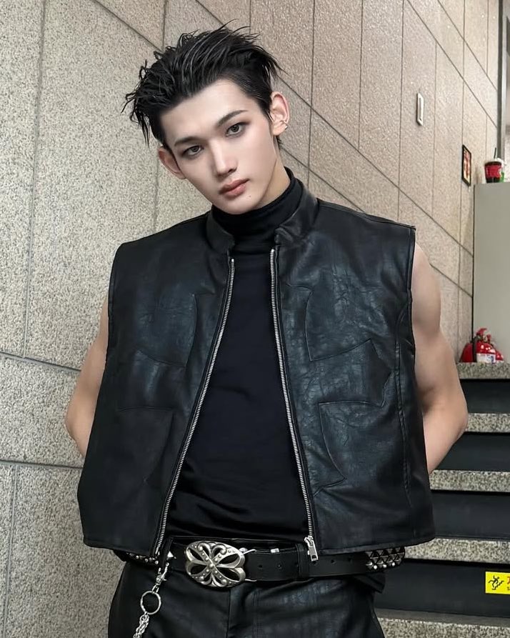 riceballuver's tweet image. 헐......군견같다