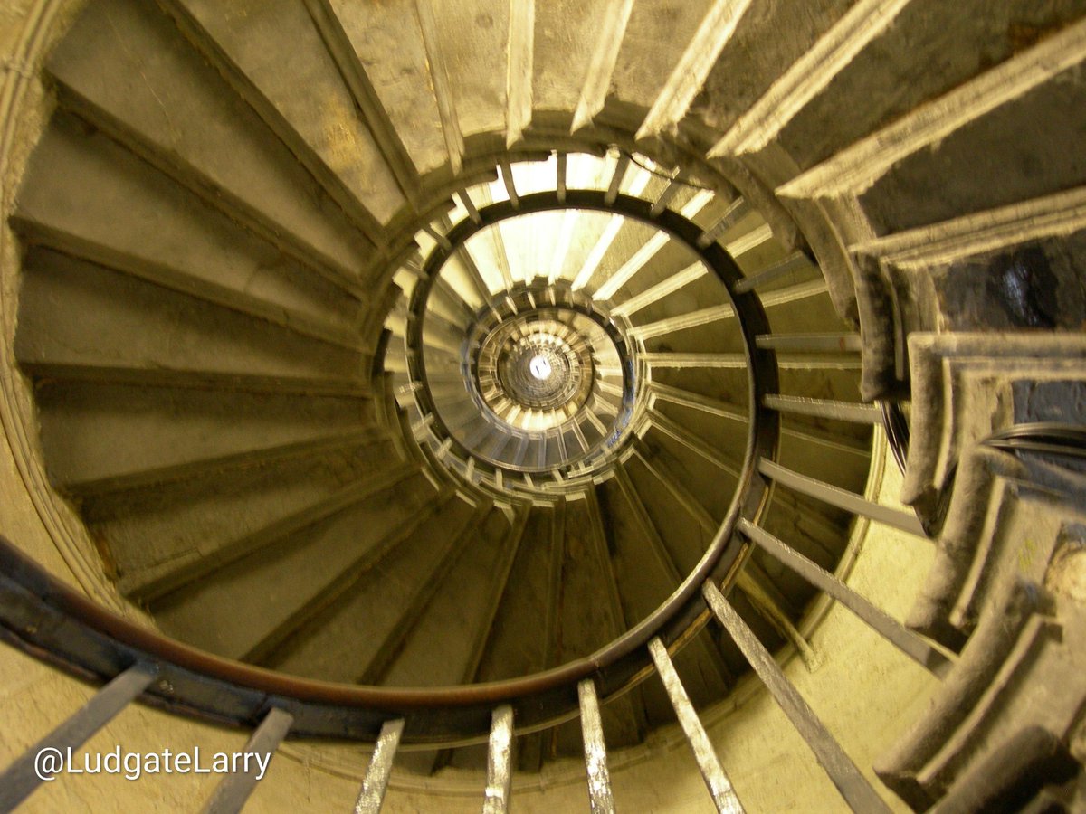 ludgatelarry's tweet image. #AlphabetChallenge #WeekVforVowels

An Experience Is Often Upstairs ...

And when you climbed up 311 of the darned things, I reckon you&apos;ve merited a bonus point for #StaircaseSaturday too!

en.wikipedia.org/wiki/Monument_…