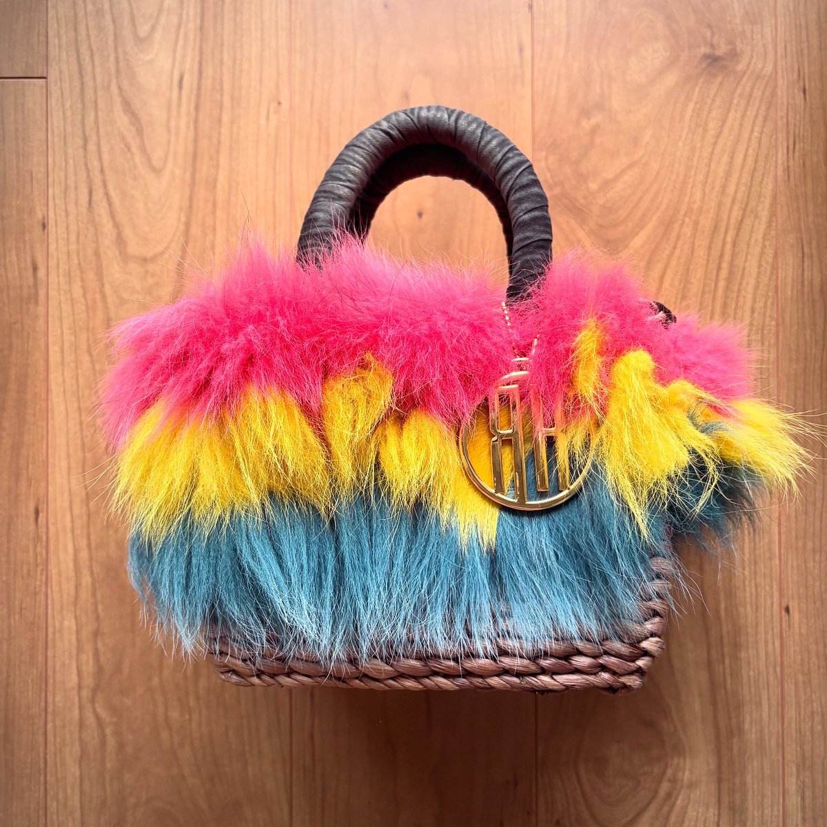 outauni's tweet image. 🍒「Cherry Coke mini」(80)🍒

ほんとはすごく綺麗なセットのパンツがあるんだけど、限界まで痩せてた時もお腹がギリギリかしら？と呑気にしてたら入らなくなりました。よって、この！今季最高の一枚！ 「しまむら」のズボンを合わせたよ🩶 最高だぜしまむら✨

#cherrycoke #outauni #おおたうに