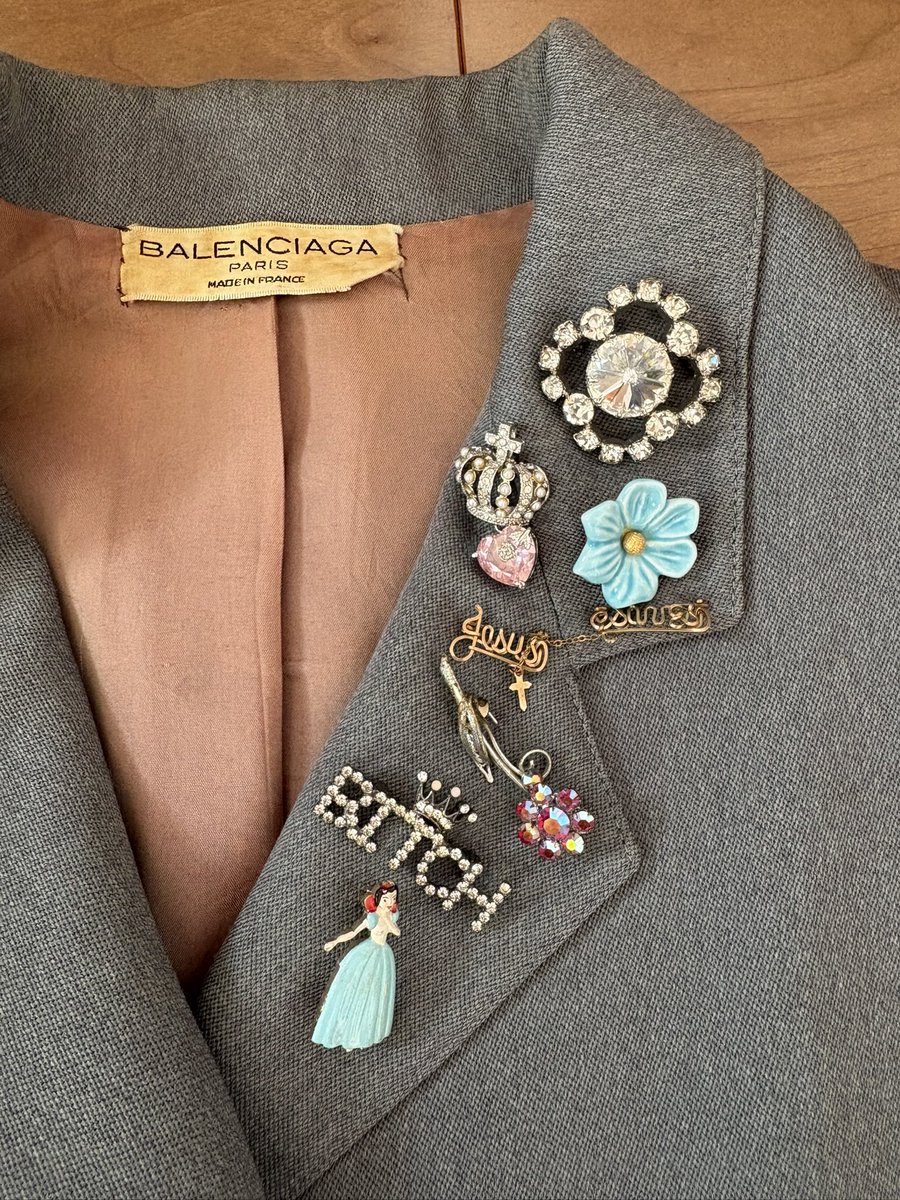 outauni's tweet image. 🍒「Cherry Coke mini」(80)🍒

ほんとはすごく綺麗なセットのパンツがあるんだけど、限界まで痩せてた時もお腹がギリギリかしら？と呑気にしてたら入らなくなりました。よって、この！今季最高の一枚！ 「しまむら」のズボンを合わせたよ🩶 最高だぜしまむら✨

#cherrycoke #outauni #おおたうに