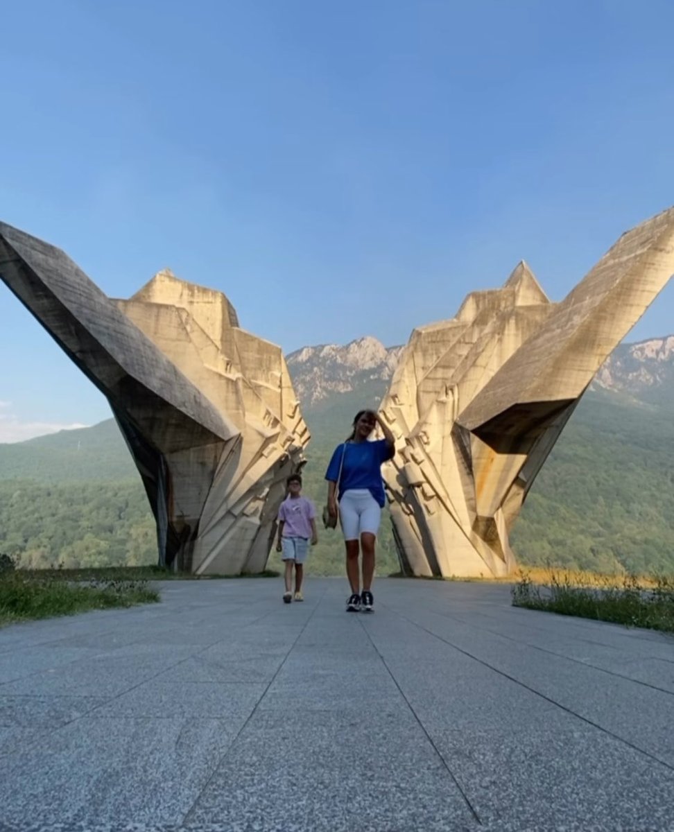 danas je dan naše republike
našoj deci pričamo o njoj