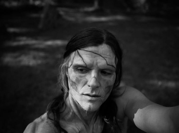 anqelilacs's tweet image. in your 20s there will be a doe eyed long hair with white streak 6&apos;5 beautifully stitched up man and it is VERY IMPORTANT to love and cherish that man with all that you have