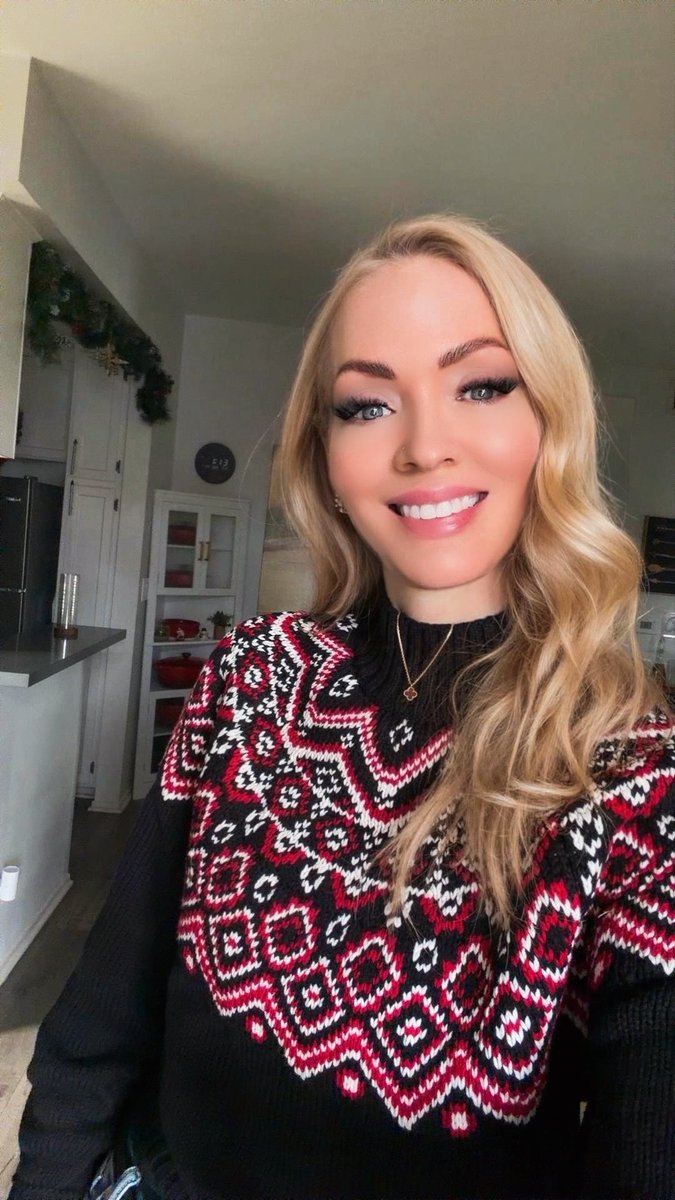 Every room is decorated, the tree is glowing, and the cozy holiday magic is real. ✨🎄
Are you a “decorate it all” person too?
#Christmas time 🎅