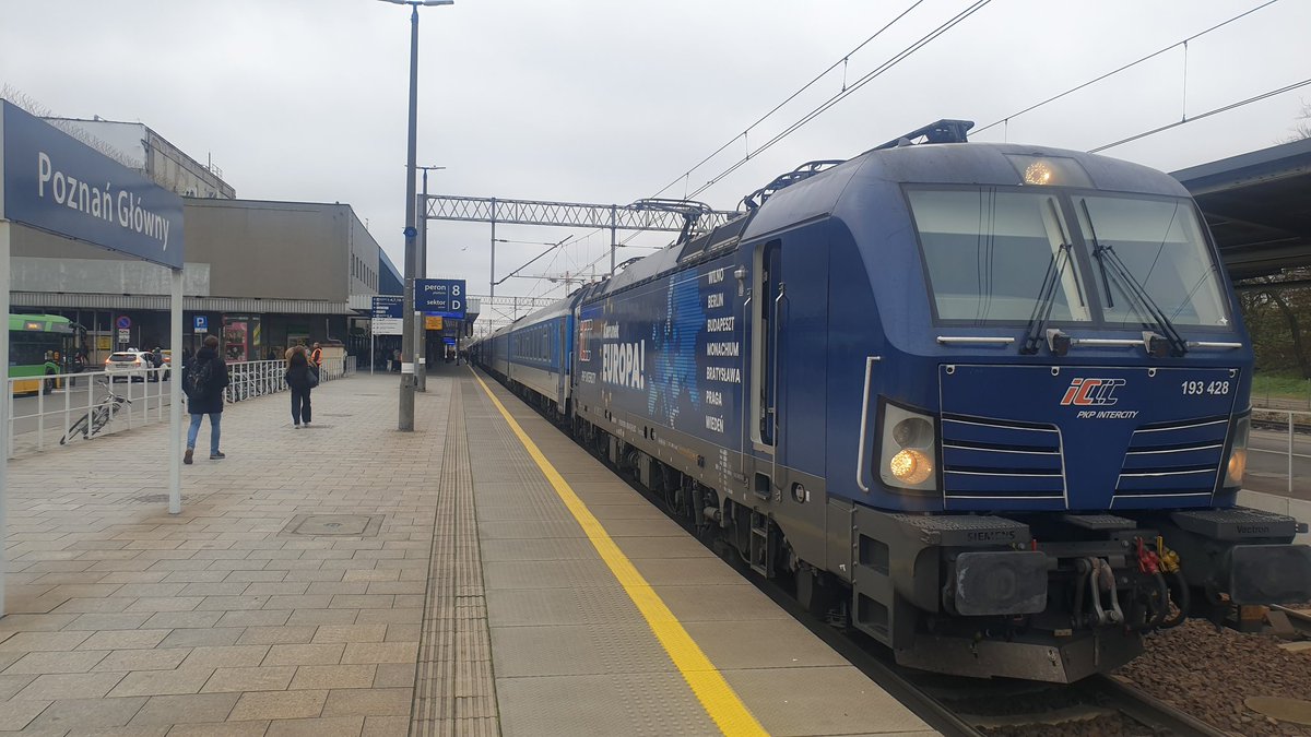 PiotrMalepszak's tweet photo. 80 milionów pasażerów skorzystało już w tym roku z @PKPIntercityPDP. Dotychczasowy rekord za cały 2024-78,5 mln już pobity, a tegoroczny licznik zatrzyma się w okolicach 88 mln. Cel na przyszły rok - 94 mln pasażerów. https://t.co/uk1KsmhOpu