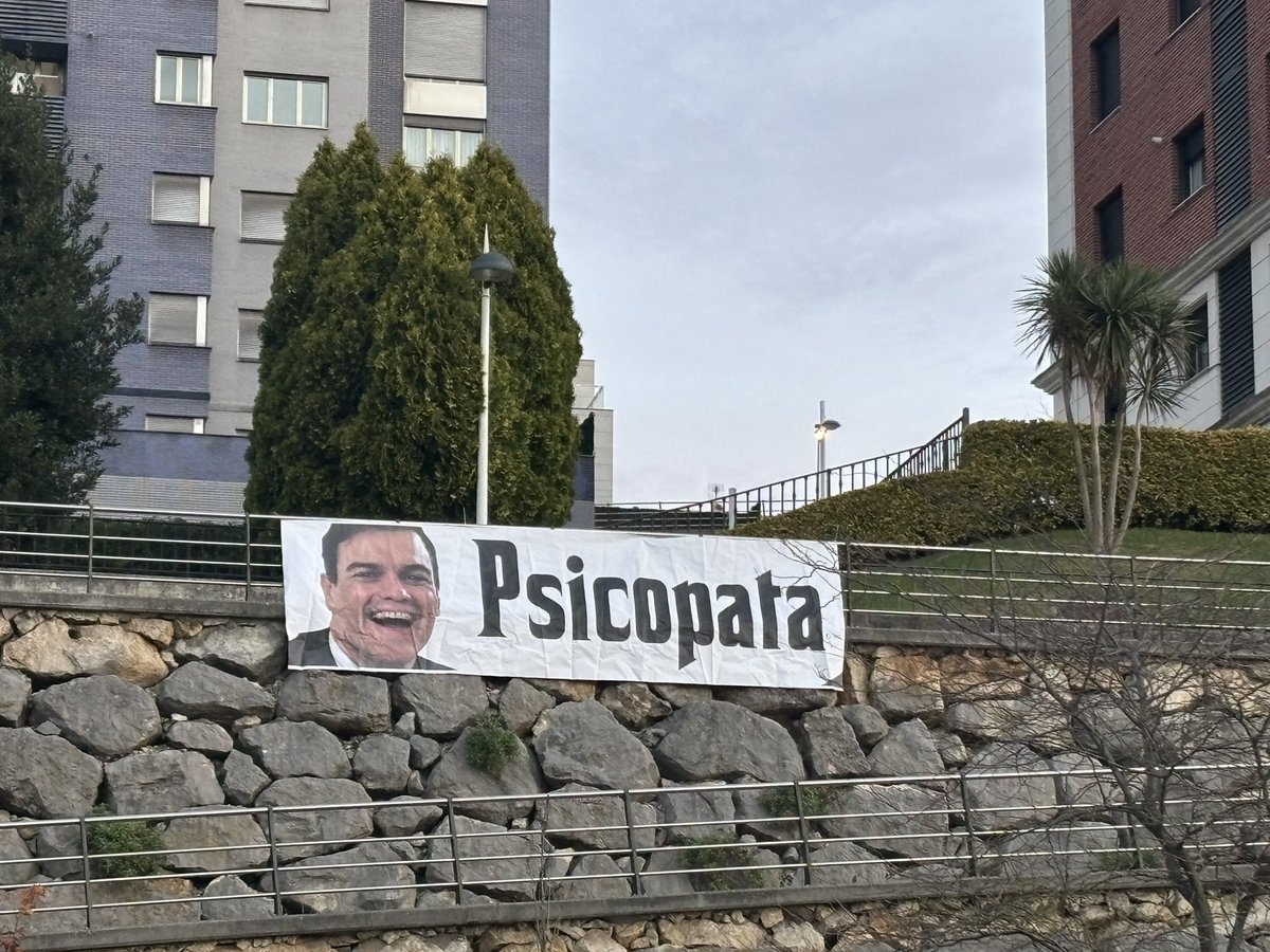 tonilopez_Vox's tweet photo. 🔴 Inundan santander de pancartas contra Pedro Sánchez 

Santander lo tiene claro https://t.co/QEA9YrKSB3