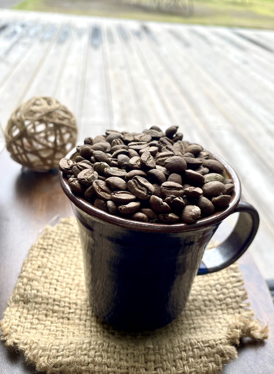 11/29土も元気にOpen❗️
当店のオリジナルブレンドコーヒーは4種類の豆をブレンド
細かい調整の積み重ねが今日の一杯になっています

📍静岡市駿河区用宗4-19-12ハットパーク1階
営業：火木土（3日間）
11～17時
#用宗
#ハットパーク
#静岡自家焙煎
#カフェインレス
#プロバット焙煎機