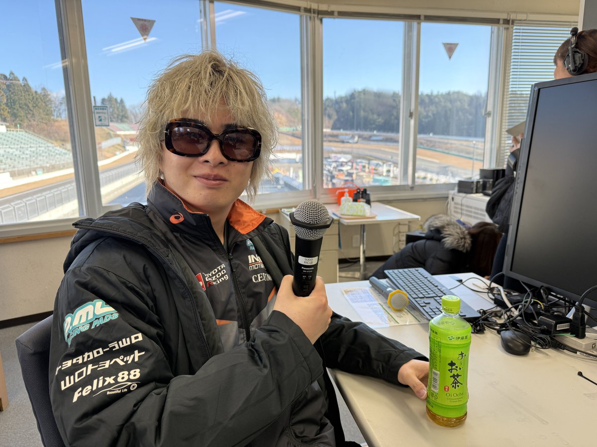 今日はなんと、DJ枠でエントリーのこの方を無理矢理レース解説側にアサインしたらめっちゃレースの話くわしくてびっくりしました！！