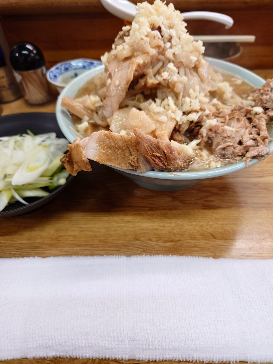 本日はラーメンそらにて
ラーメン(半・メンマ)＋たまねぎ(ねぎ変)🍺
今夜は職場の飲み会がありますが取りあえず一次会(*ﾟ∀ﾟ)つ🍺
昨日は早帰り失敗して今週は平日行けなかったんで隙あらばそらですわ🤤
流石に今日はサラッとね😋
ごちそうさまでした🙏