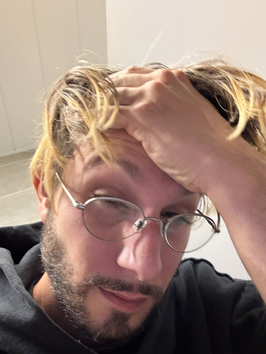 bbnogames's tweet image. this recent development with major record labels purchasing rights and ownership of AI music generation platforms/companies has got to be the most fucking fried shit of all time. fuck ai