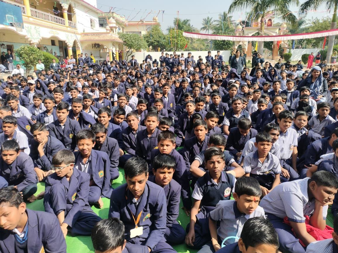 KrishankumarHo's tweet image. #GurukulShiksha
Holistic Learning
Sanatan Sanskriti
Sant Shri Asharamji Bapu गुरुकुल में अध्ययन कर रहे बच्चों को इतनी अच्छी शिक्षा दी जा रही है कि कुछ तो इन स्कूलों में ही अध्यापक बन गए हैं और रोजगार पा रहे हैं।