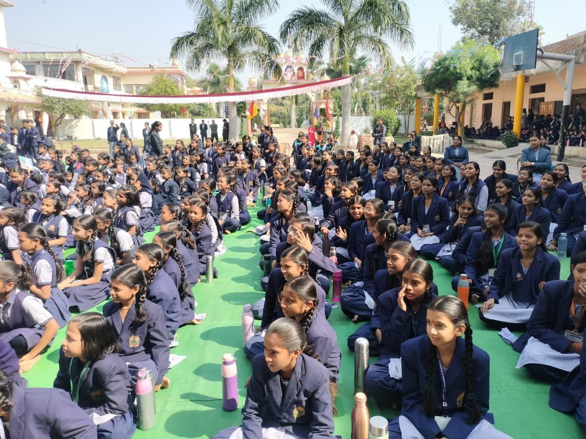 KrishankumarHo's tweet image. #GurukulShiksha
Holistic Learning
Sanatan Sanskriti
Sant Shri Asharamji Bapu गुरुकुलों में पढने वाले सामान्य विधार्थी भी कुछ ही समय मे प्रतिभावान बनकर माता-पिता व देश का नाम रौशन करने वाले बन जाते है❗