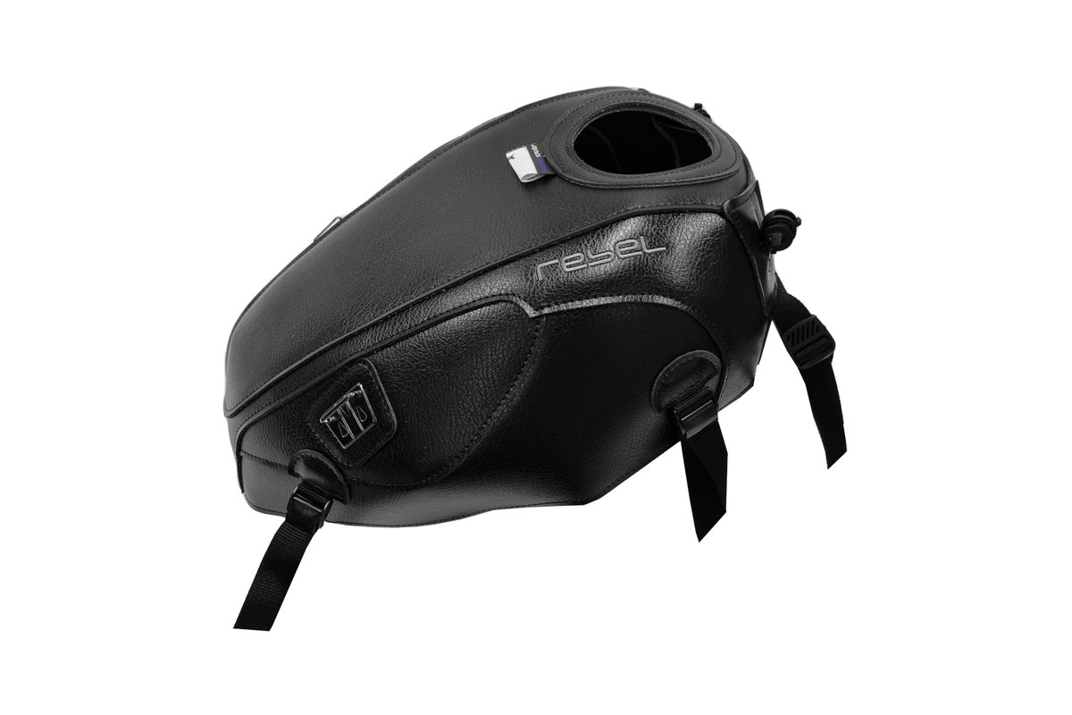 plot_touring's tweet image. バグスター レブル250用タンクカバー！
純正タンクにつけるだけで、マットで締まった印象に。
大切なタンクを汚れや傷から守ります🛡️🛡️
EASYシステム搭載で専用タンクバッグも取り付け楽々
ヨーロッパのバイク文化が生んだタンクカバー！！

品番：1814U　価格：¥33,000

#バグスター #レブル #HONDA…