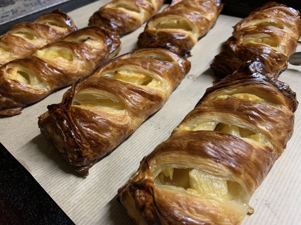 🍎カスタードアップルパイ🍎焼き立てです🍎